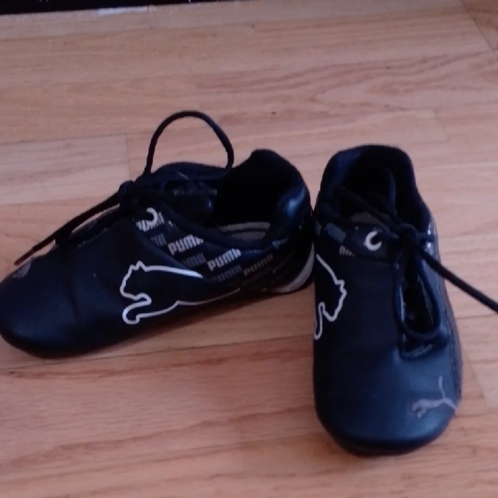Puma Kids Black Sneakers with White Accents - Picture 7 of 10